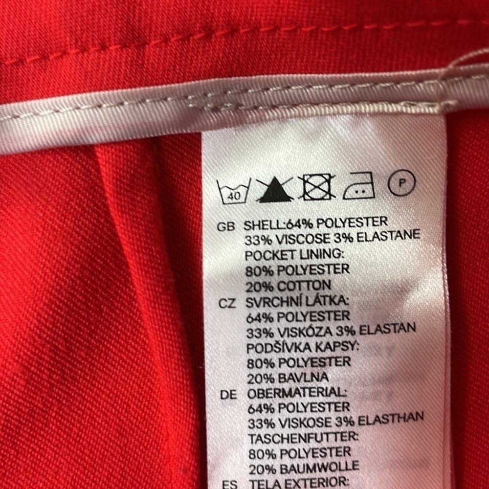 H&M Women’s Mid Rise Red Shorts, size 4 - Picture 3 of 10